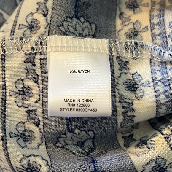 White and blue maxi dress with flutter short sleeves - Picture 7 of 9